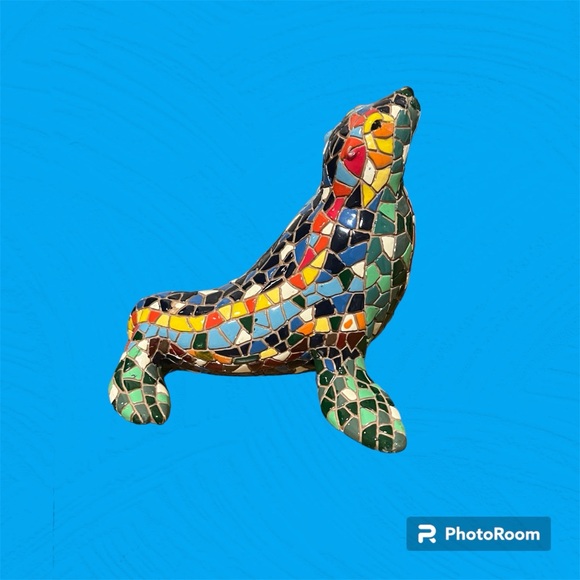 Ceramic design of a seal, very colorful, last photo compared to a penny, decor. - Picture 3 of 6